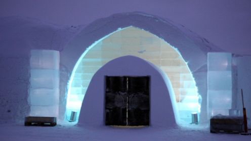 TRON w lodowym hotelu... ziiiimno... 1