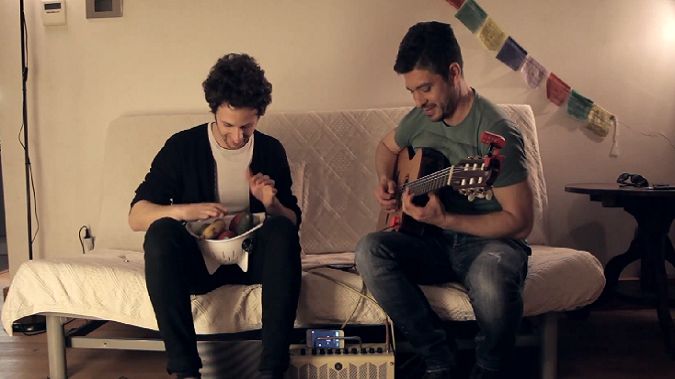 Mogees. Graj na owocach, stołach, słupach i kaloryferze 1