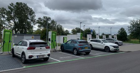 Niemcy modyfikują plan 15 mln aut elektrycznych. Będą też wliczać hybrydy
