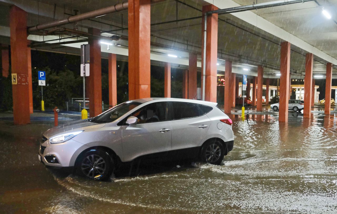 Zalanie auto w podziemnym garażu. Co z nim zrobić?