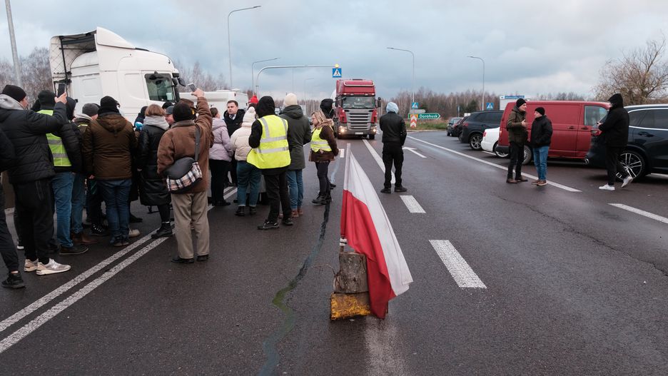 YAHODYN, POLAND - NOVEMBER 25: Ukrainian trucks sit blocked by Polish protesters near the Polish Ukrainian border crossing point Yahodyn-Dorohusk on November 25, 2023 in Yahodyn, Poland. Polish truck drivers continue to block the main Polish-Ukrainian border crossing points for freight traffic. The key demand of Polish protesters is to bring back the system of issuing permits for Ukrainian carriers to work in the EU. (Photo by Vitalii Nosach/Global Images Ukraine via Getty Images)