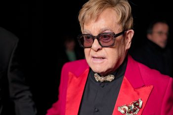 Elton John boryka się z poważnymi problemami zdrowotnymi. Jego mąż przekazał najnowsze wieści: "Walczy"