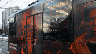 Poznań: "Stranger Things 5” wjeżdża na torowiska. Specjalny tramwaj Netflixa już od dziś wozi pasażerów – za darmo!