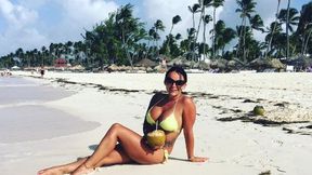 Obłędne zdjęcia narzeczonej Szpilki w bikini. Na plaży na Dominikanie