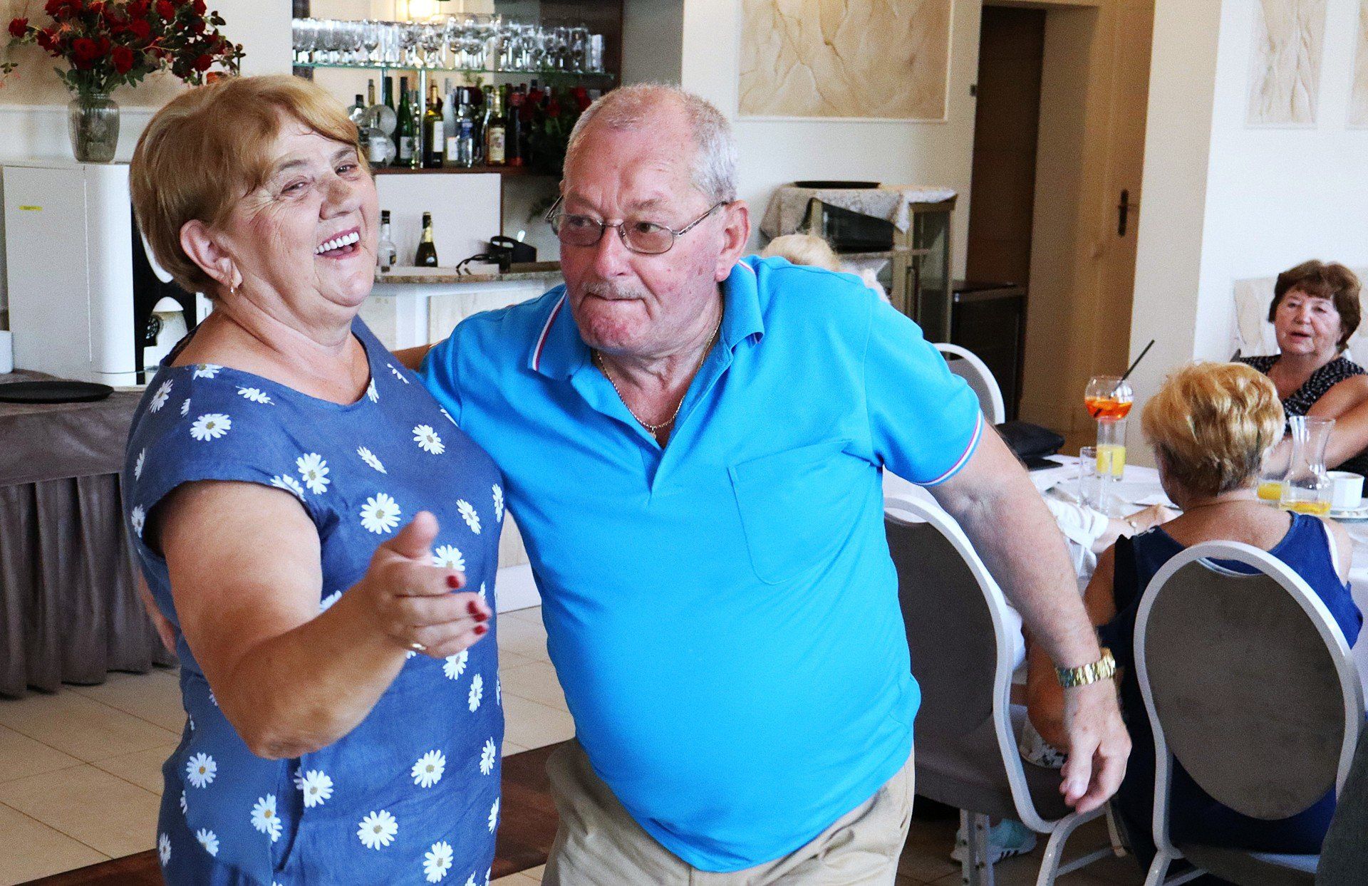 Seniorzy z Oświęcimia hucznie powitali okres wakacyjny. Były tańce i zabawa