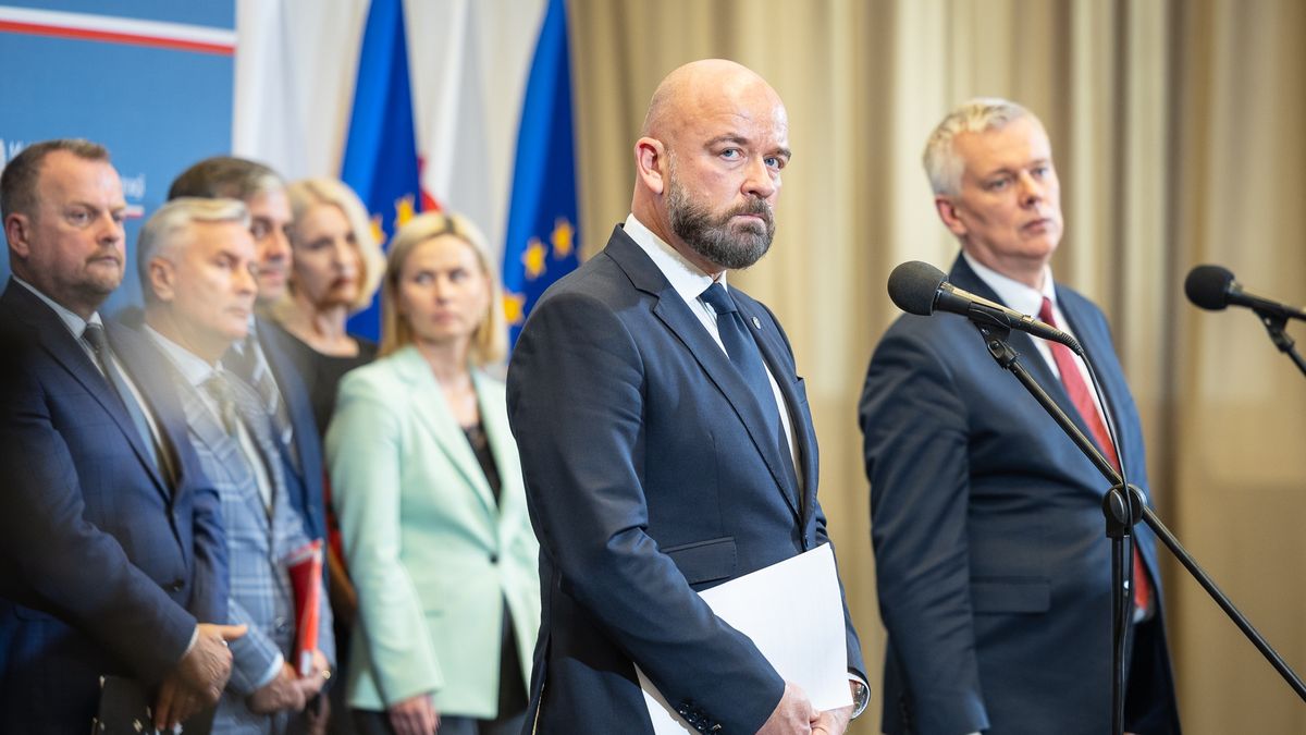 Briefieng prasowy szefa MSWiA Tomasza Siemoniaka, prezydenta Wro