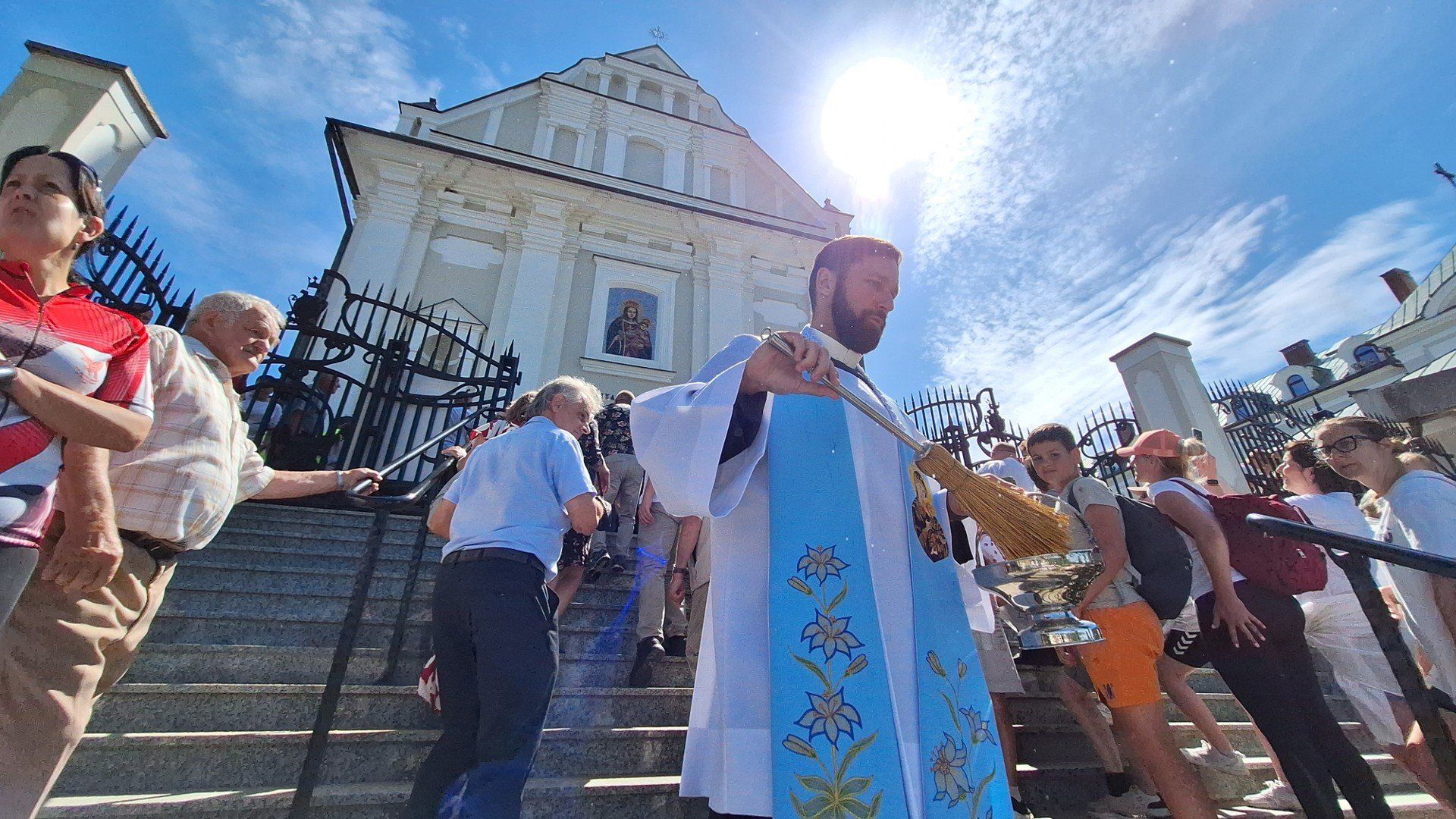 Coraz więcej osób decyduje się na pielgrzymowanie do Tuchowa pieszo. Kumulacja pielgrzymek miała miejsce na Lipowym Wzgórzu w miniony weekend