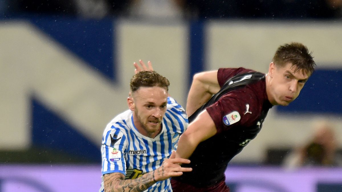 Getty Images / Tullio M. Puglia / Na zdjęciu: Manuel Lazzari (z lewej) i Krzysztof Piątek (z lewej)