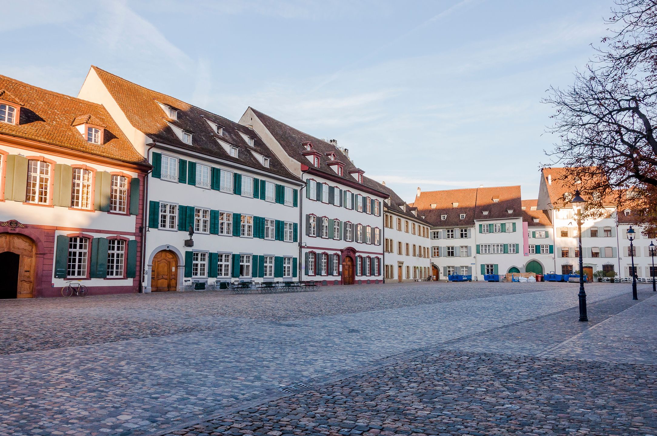 Na Münsterplatz zima odbywają się wspaniałe jarmarki świąteczne