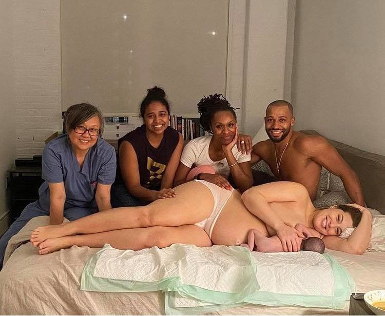 Ashley Graham pokazuje cellulit na udach
