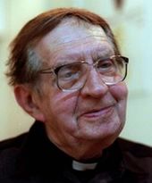 Przed kościołem wizytek - Skwer ks. Jana Twardowskiego