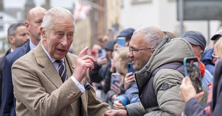 Karol III sprytnie pomnaża majątek. Brytyjczycy są sfrustrowani