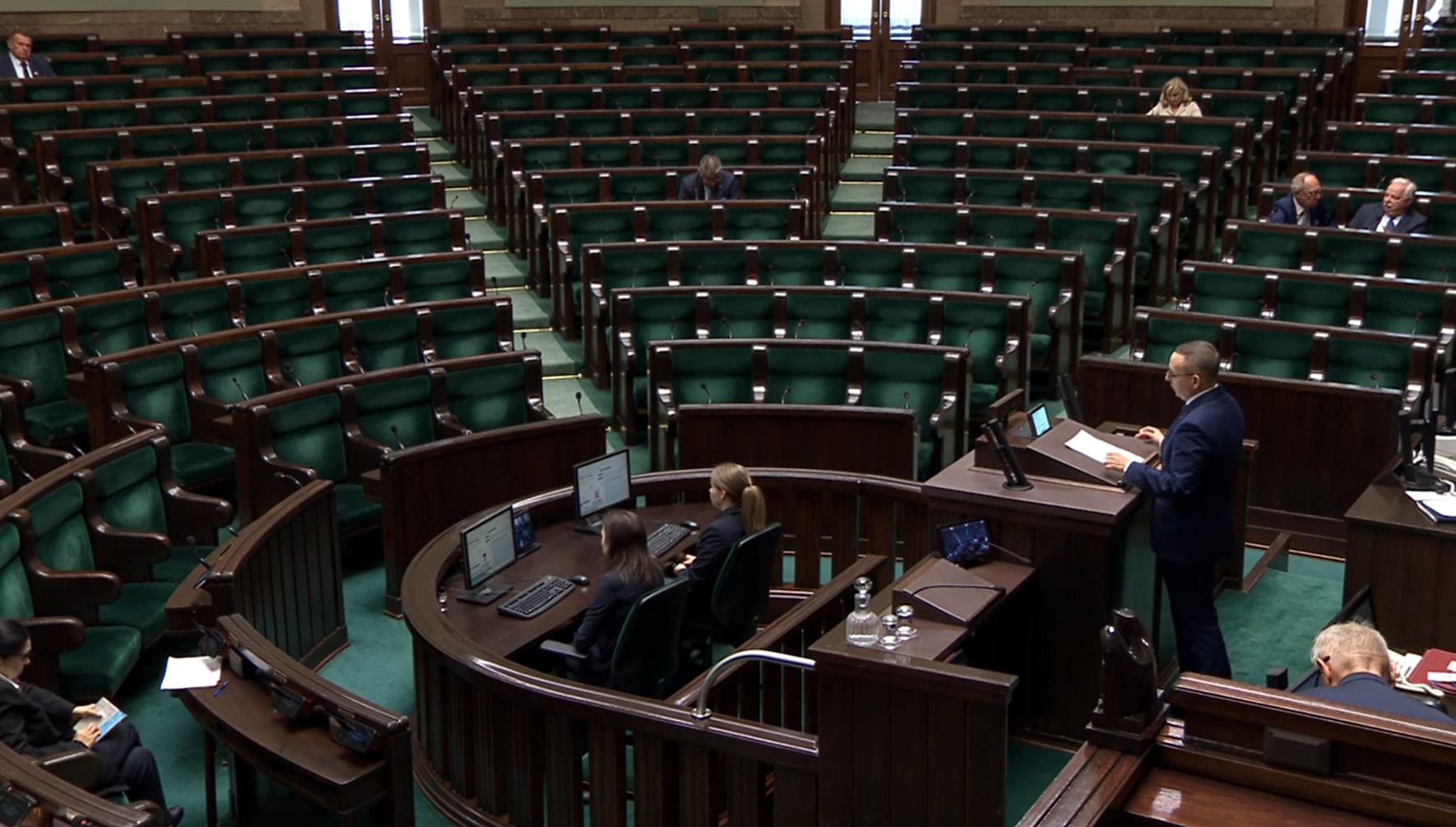 Początkowo dyskusja nie zainteresowała wielu posłów. Politycy pojawili się dopiero tuż przed głosowaniem