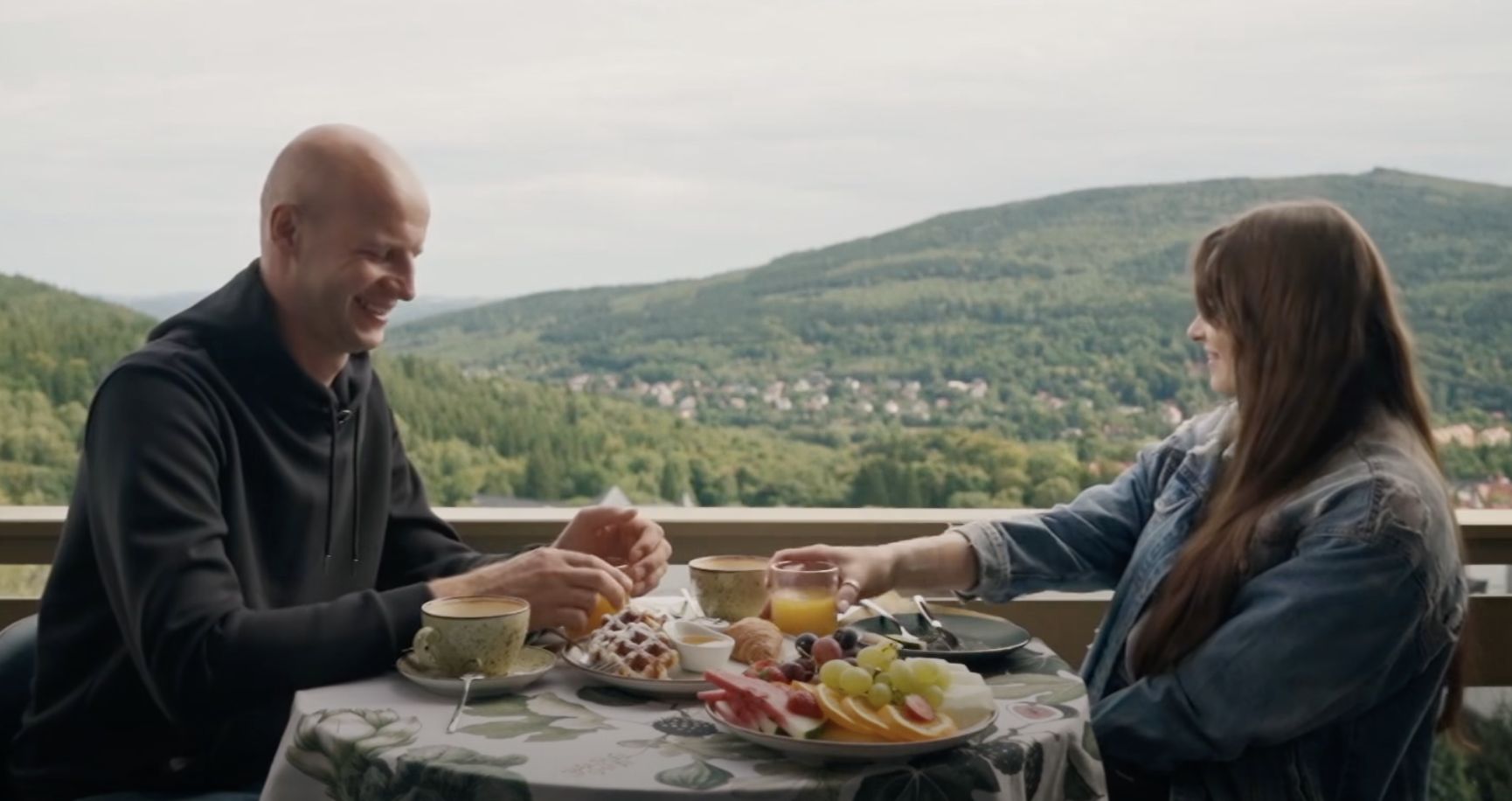 Gabriel i Weronika w malowniczej górskiej scenerii