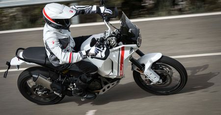 Ducati DesertX dostaje nawigację. Wkrótce kolejne modele