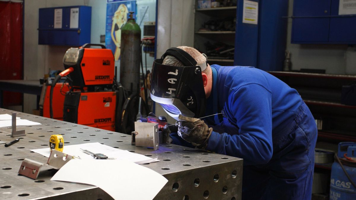 Duży wzrost długProdukcja żywności, wyrobów metalowych i mięsna 