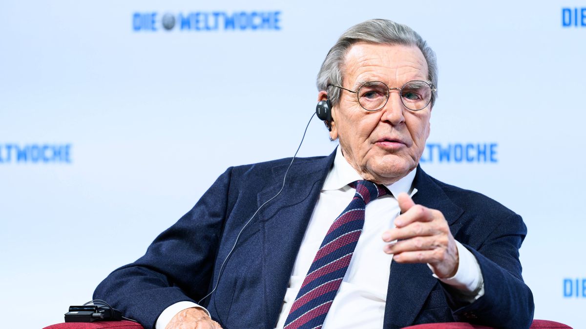 Były kanclerz Niemiec Gerhard Schroeder zeznawał