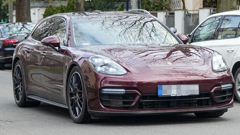 Agnieszka Radwańska na spacerze z młodszą siostrą