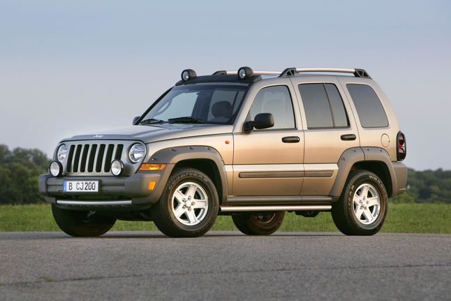 Jeep Cherokee KJ to jedyny tani jeep, jakiego warto kupić. Kwota 15 tys. zł może być jednak niewystarczająca.