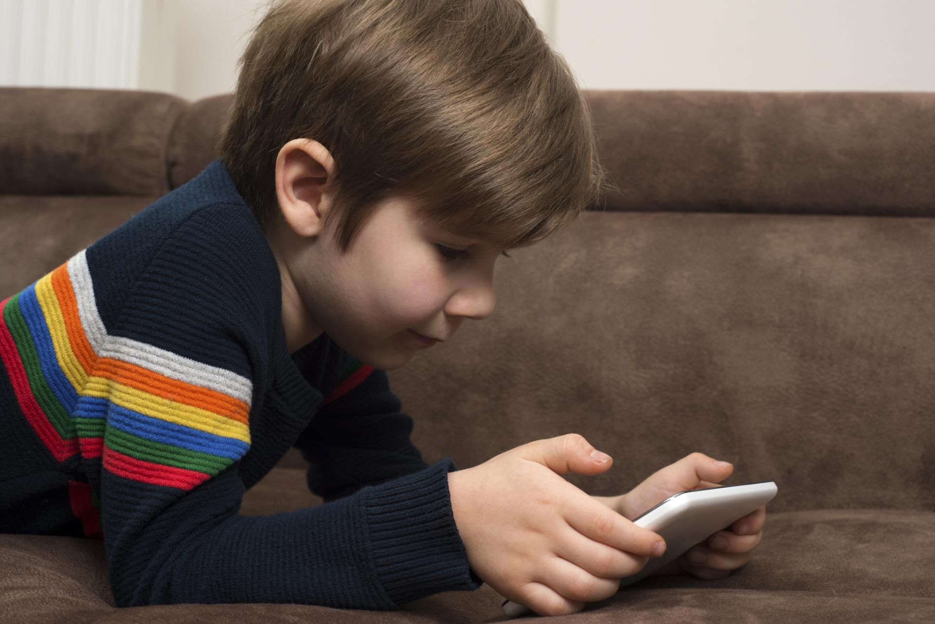 Rząd szykuje nowe przepisy, które mają chronić dzieci przed szkodliwymi treściami w sieci