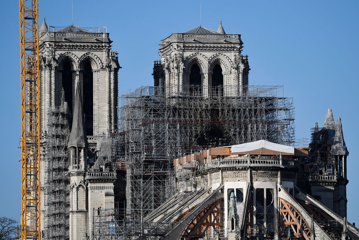 Paryż. Odbudowa Notre Dame pod znakiem zapytania. Katedra może nie zostać uratowana
