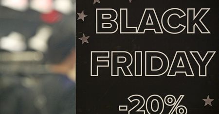 Black Friday to żniwa dla internetowych oszustów. Polujących na obniżki w sklepach ostrzega przed nimi KNF