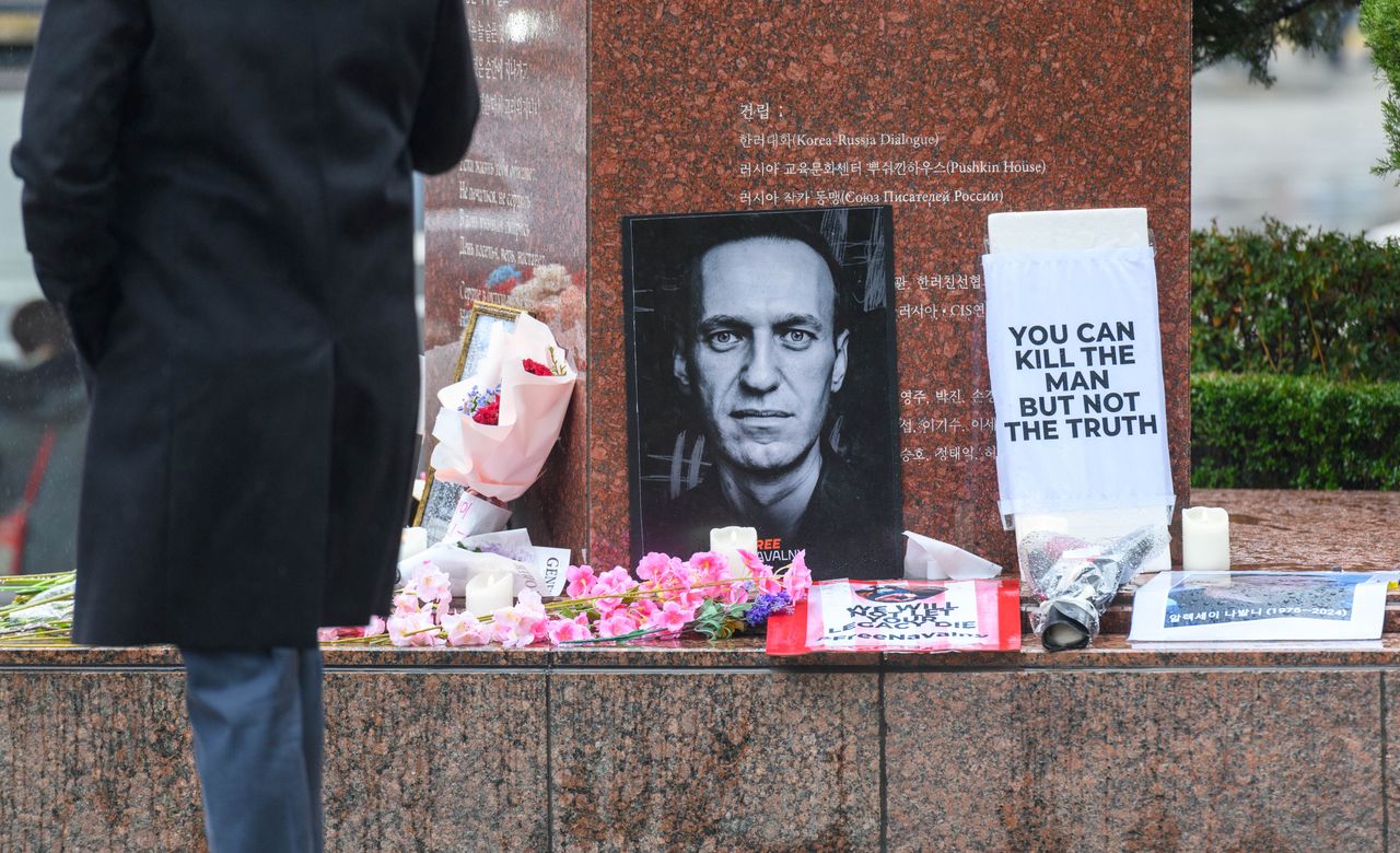 SEOUL, SOUTH KOREA - 2024/02/21: A man looks at the memorial site for the late Russian opposition leader Alexei Navalny in Pushkin Plaza in Seoul. Alexei Navalny (4 June 1976  16 February 2024) was a Russian opposition leader, lawyer, anti-corruption activist, and political prisoner. He organized anti-government protests and run for public office to oppose corruption in Russia and advocate for reforms against President Vladimir Putin and his government. (Photo by Kim Jae-Hwan/SOPA Images/LightRocket via Getty Images)