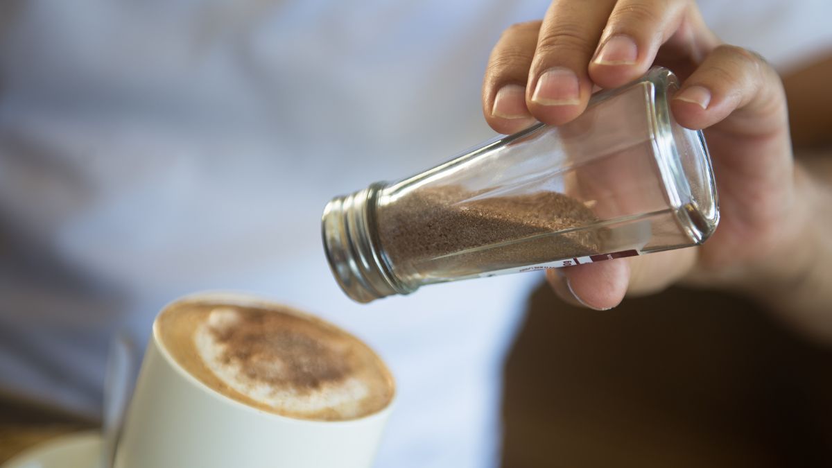 Dlaczego warto pić kawę z kardamonem? 