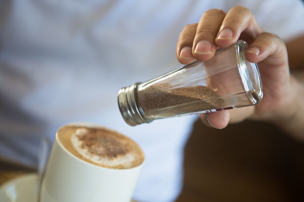 Dlaczego warto pić kawę z kardamonem? 