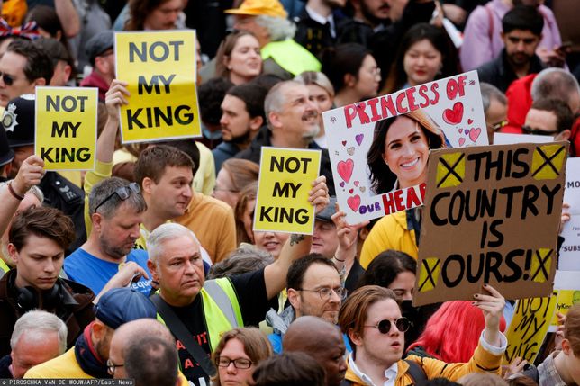 Protesty podczas koronacji Karola
