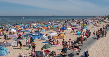 Wakacje w dobie pandemii. Polacy nie przejmują się koronawirusem [BADANIE]