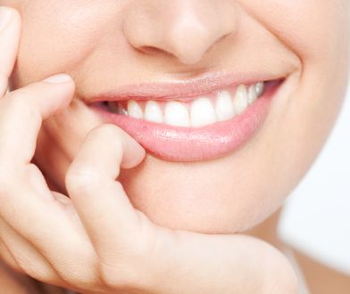 Wybielanie zębów – metody domowe i profesjonalne. Jak utrzymać efekt?