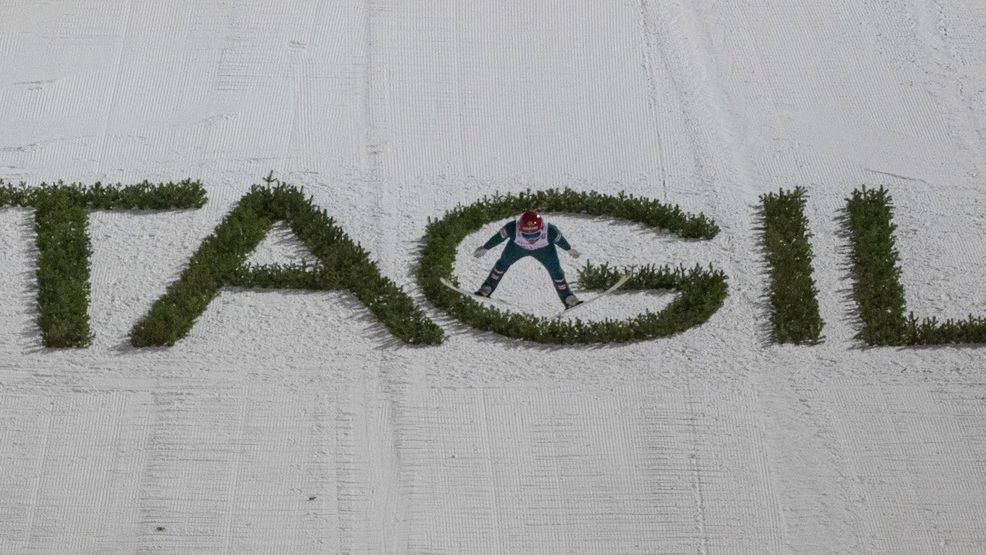 Zdjęcie okładkowe artykułu: PAP/EPA / SERGEI ILNITSKY / Na zdjęciu: skocznia narciarska Aist w Niżnym Tagile