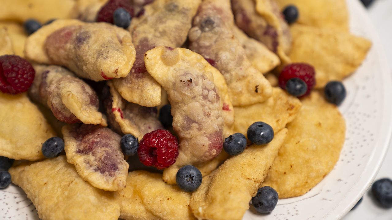 Pierogi wigierskie z białym serem i owocami