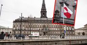 Flaga Grenlandii przed parlamentem. Dania wita senatorów z USA
