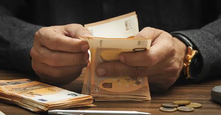 Będzie zakaz płacenia gotówką. Podano szczegóły dot. kwoty