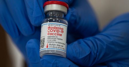 Koronawirus. Nowe informacje ws. szczepionki na COVID-19 od Moderny