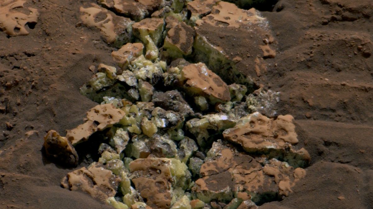 Łazik marsjański rozbił skałę