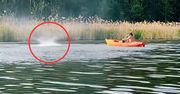 "W ciebie idzie!". Nagranie znad jeziora. Nie był w stanie uciec