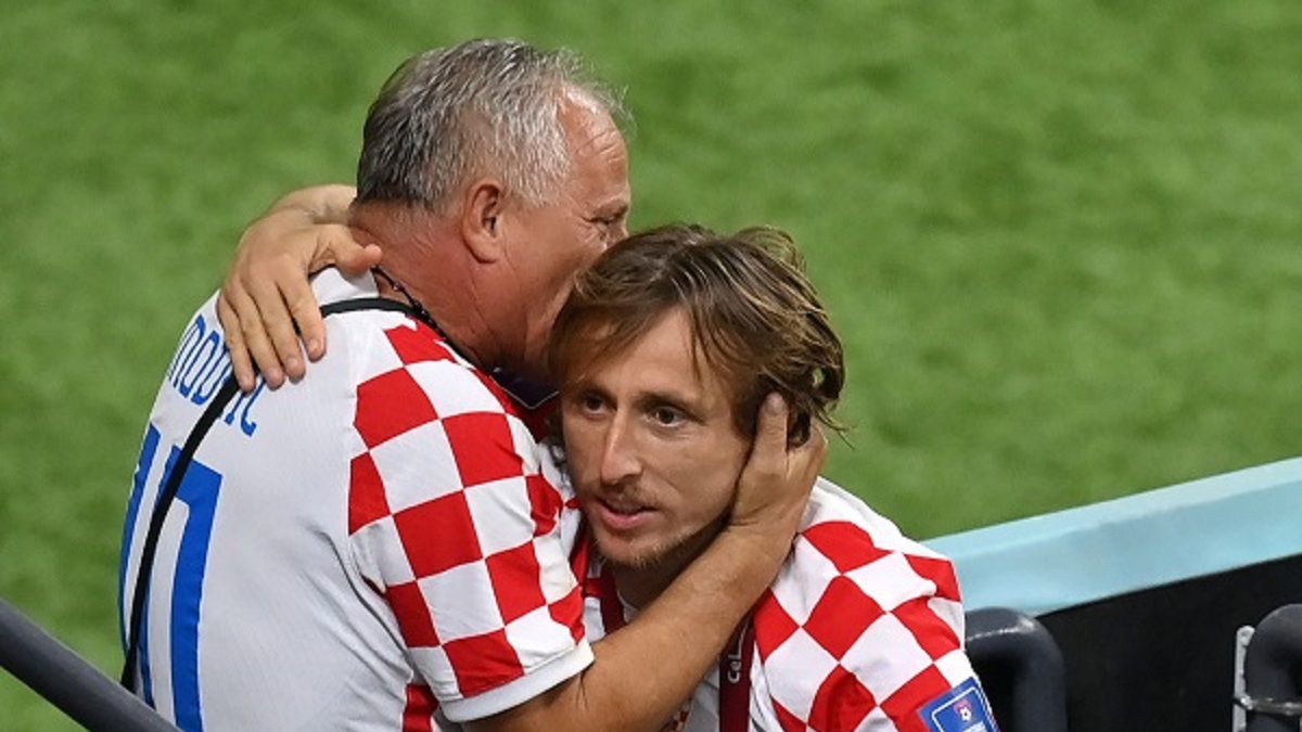 Zdjęcie okładkowe artykułu: Getty Images / Dan Mullan/Getty Images / Luka Modrić i jego ojciec po meczu o trzecie miejsce mistrzostw świata 2022