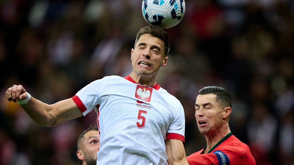 Getty Images / Rafał Oleksiewicz / Na zdjęciu: Jan Bednarek i Cristiano Ronaldo