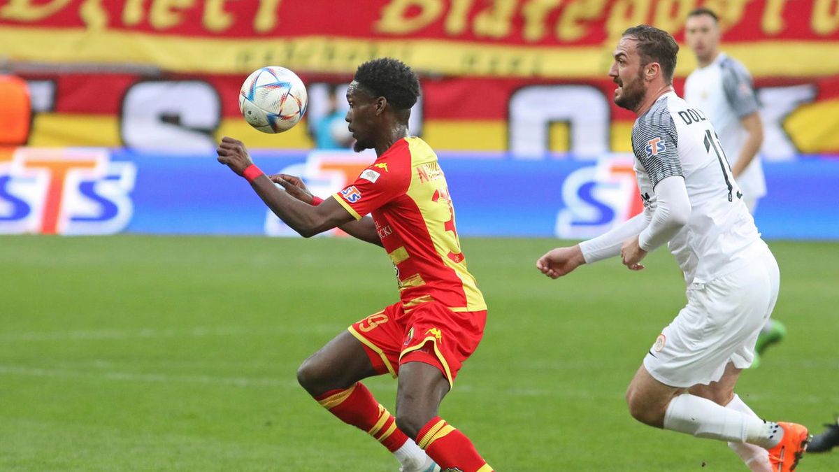 PAP / Artur Reszko / Na zdjęciu: Aurelien Nguiamba (z lewej)