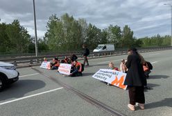 Ostatnie Pokolenie zablokowało most. "Trzaskowski może to przerwać"