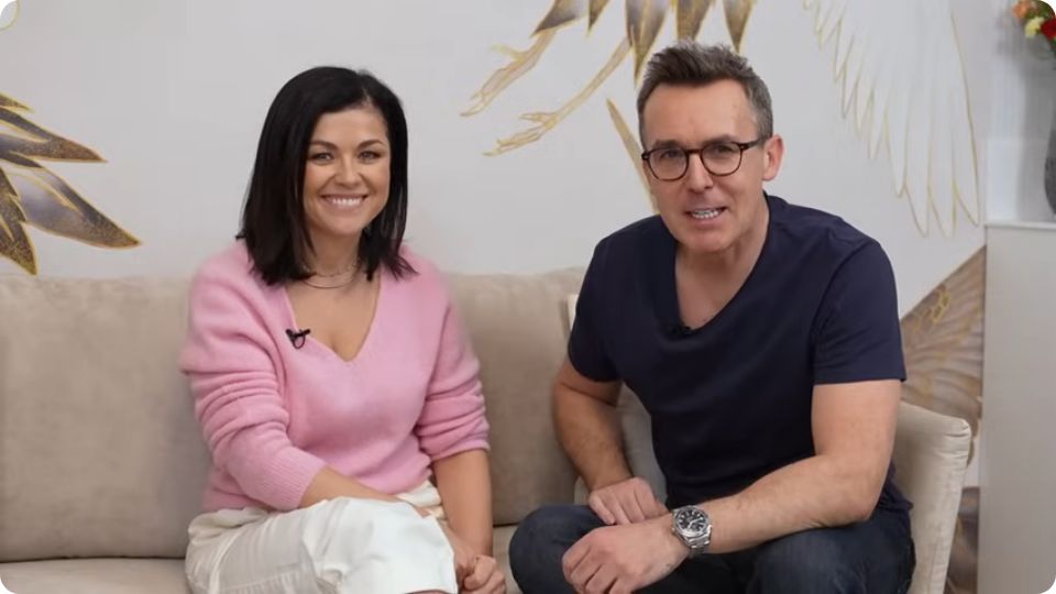 Katarzyna Cichopek i Maciej Kurzajewski rozmawiają z terapeutką o dzieciach. 