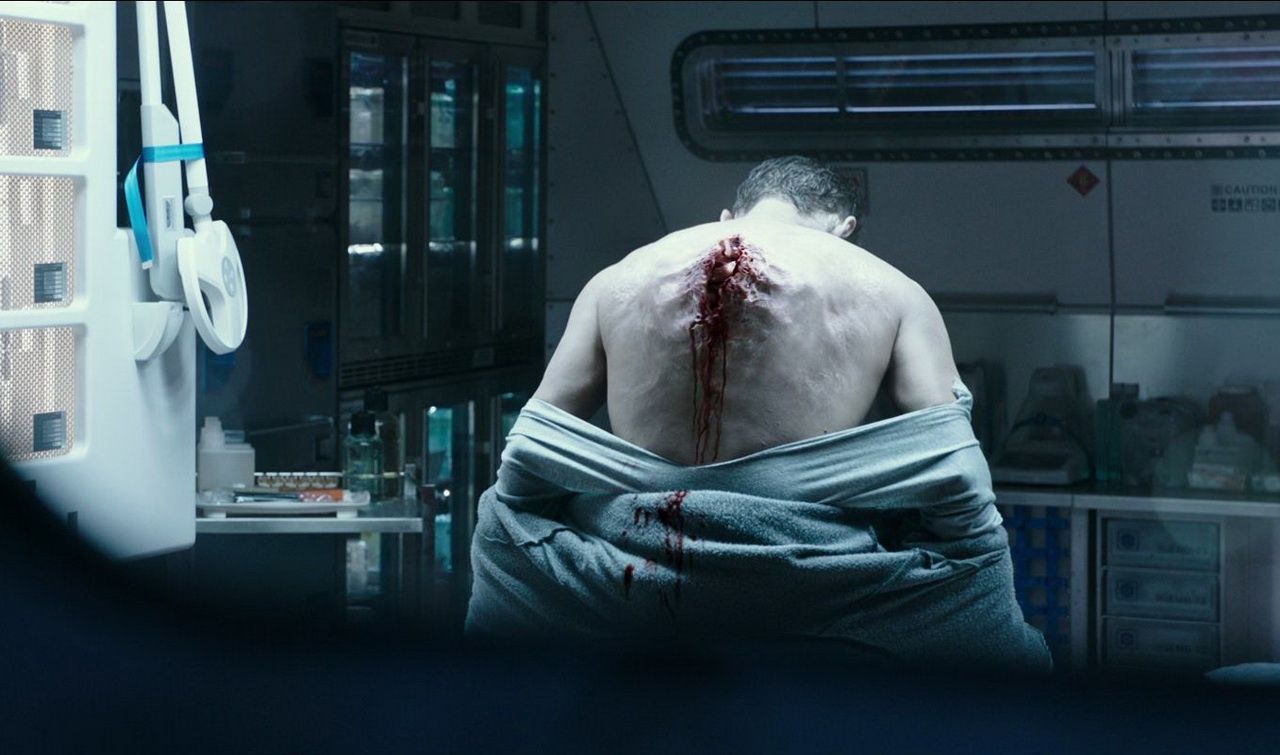 Obcy: Przymierze - okrwawione plecy