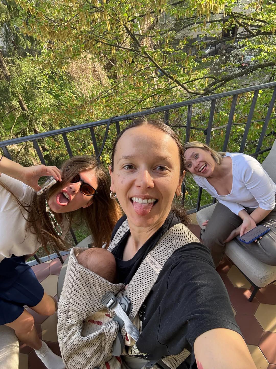 Monika Brodka z dzieckiem na babskim wypadzie