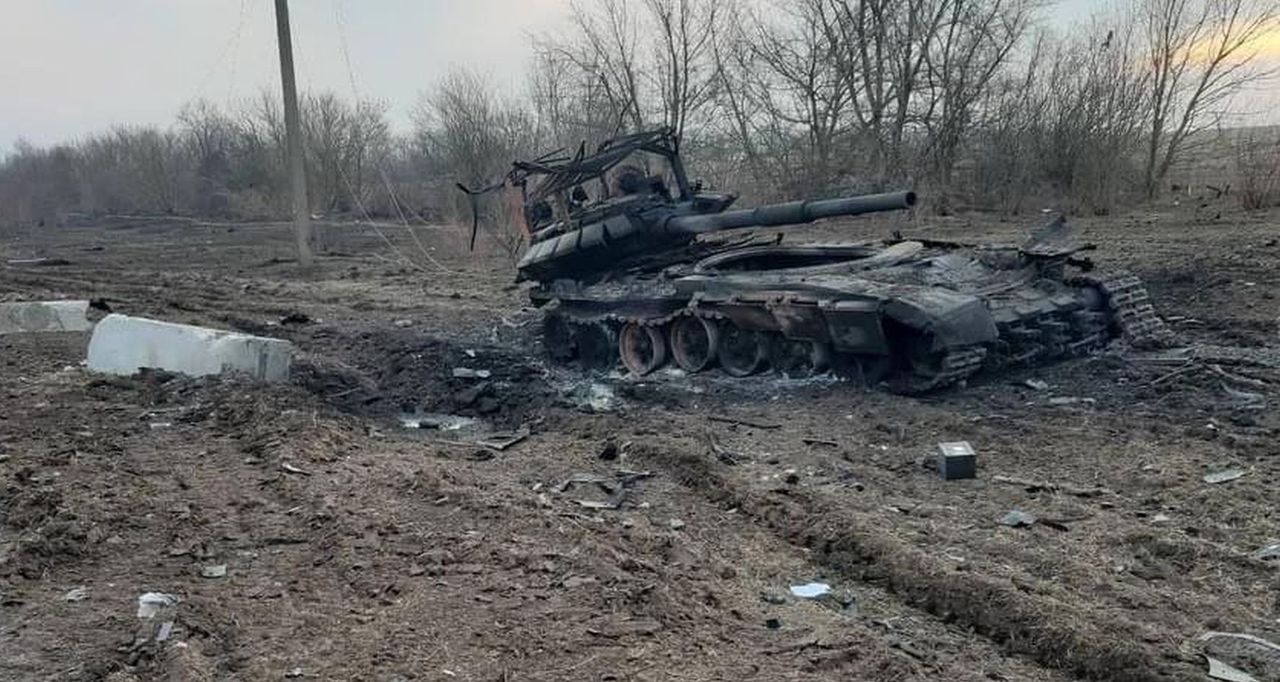 Russian T-72B3 destroyed in Ukraine