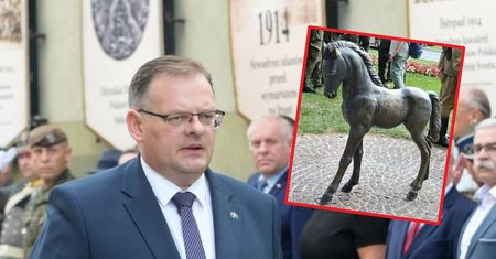 Patriotyczny "odlot" na Kasztance Piłsudskiego. Kuriozalne przemówienie urzędnika w Miechowie