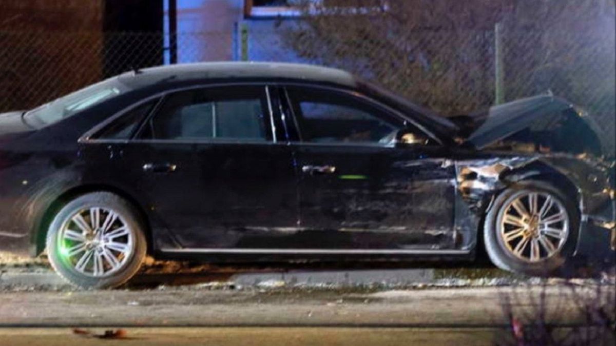 Limuzyna z wypadku Beaty Szydło od kilku lat stoi na parkingu