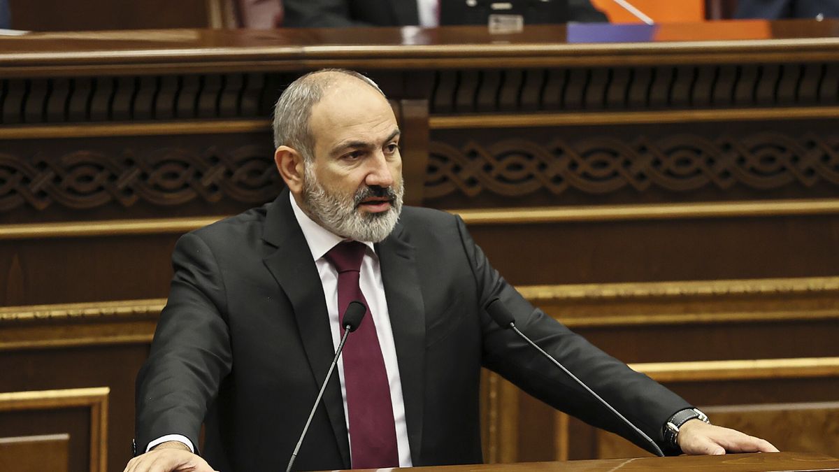 A handout photo made available by the Armenian Government press service shows Armenian Prime Minister Nikol Pashinyan delivering a speech during a session of Parliament in Yerevan, Armenia, 13 September 2022. Armenia and Azerbaijan exchanged artillery fire on the night to 13 September, prompting fears of escalation, with both sides blaming each other for the initial provocations. According to the Armenian side, from midnight, Azerbaijan began to conduct intense fire in the direction of the settlements of Sotka, Goris and Jermuk in the southeast of the country from artillery pieces and large-caliber weapons. According to the Armenian Defense Ministry, at least 49 people from the Armenian side died as a result of the conflict. Baku and Yerevan, through the mediation of Moscow, were able to agree on a ceasefire from 09:00 Moscow time, the Russian Foreign Ministry reported. The Azerbaijani Defense Ministry reported that the reason for the aggravation was 'intensive shelling over the past month of the positions of the Azerbaijani army in the Kalbajar, Lachin, Dashkesan and Gedabek directions and large-scale provocations committed today,' and placed all responsibility for what happened on the military leadership of Armenia. EPA/ARMENIAN GOVERMENT PRESS SERVICE HANDOUT -- MANDATORY CREDIT -- HANDOUT EDITORIAL USE ONLY/NO SALES Dostawca: PAP/EPA.